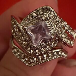 NWOT Dazzling Silvertone 2 Piece Engagement Style Ring w/Diamond Like Accents
